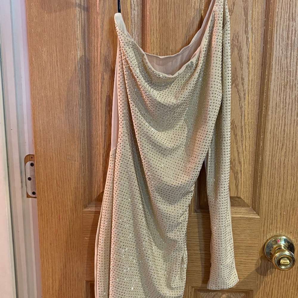 One shoulder gold dress